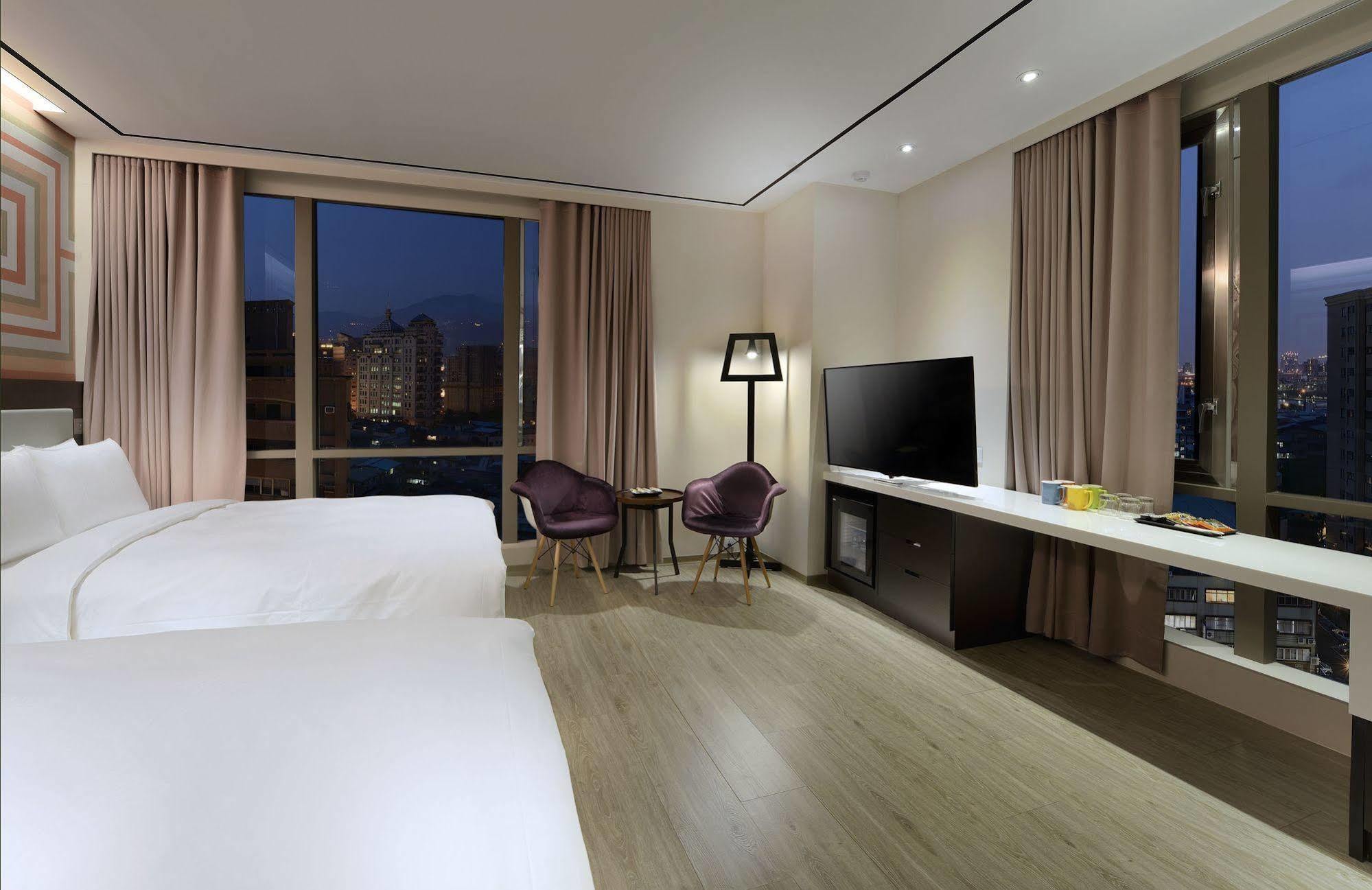 Uinn Business Hotel-Shihlin Tajpej Buitenkant foto