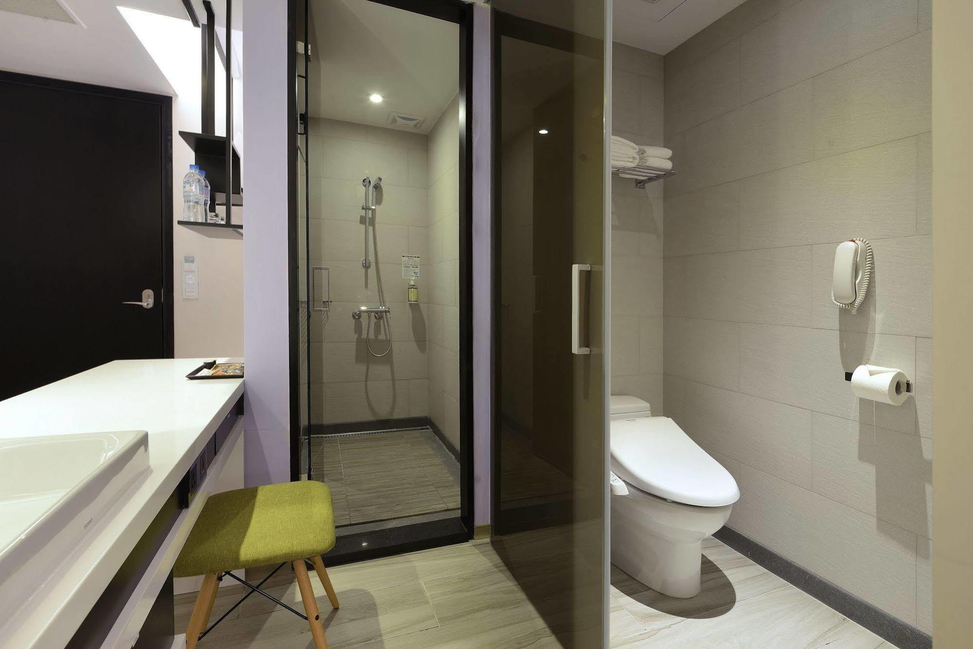 Uinn Business Hotel-Shihlin Tajpej Buitenkant foto