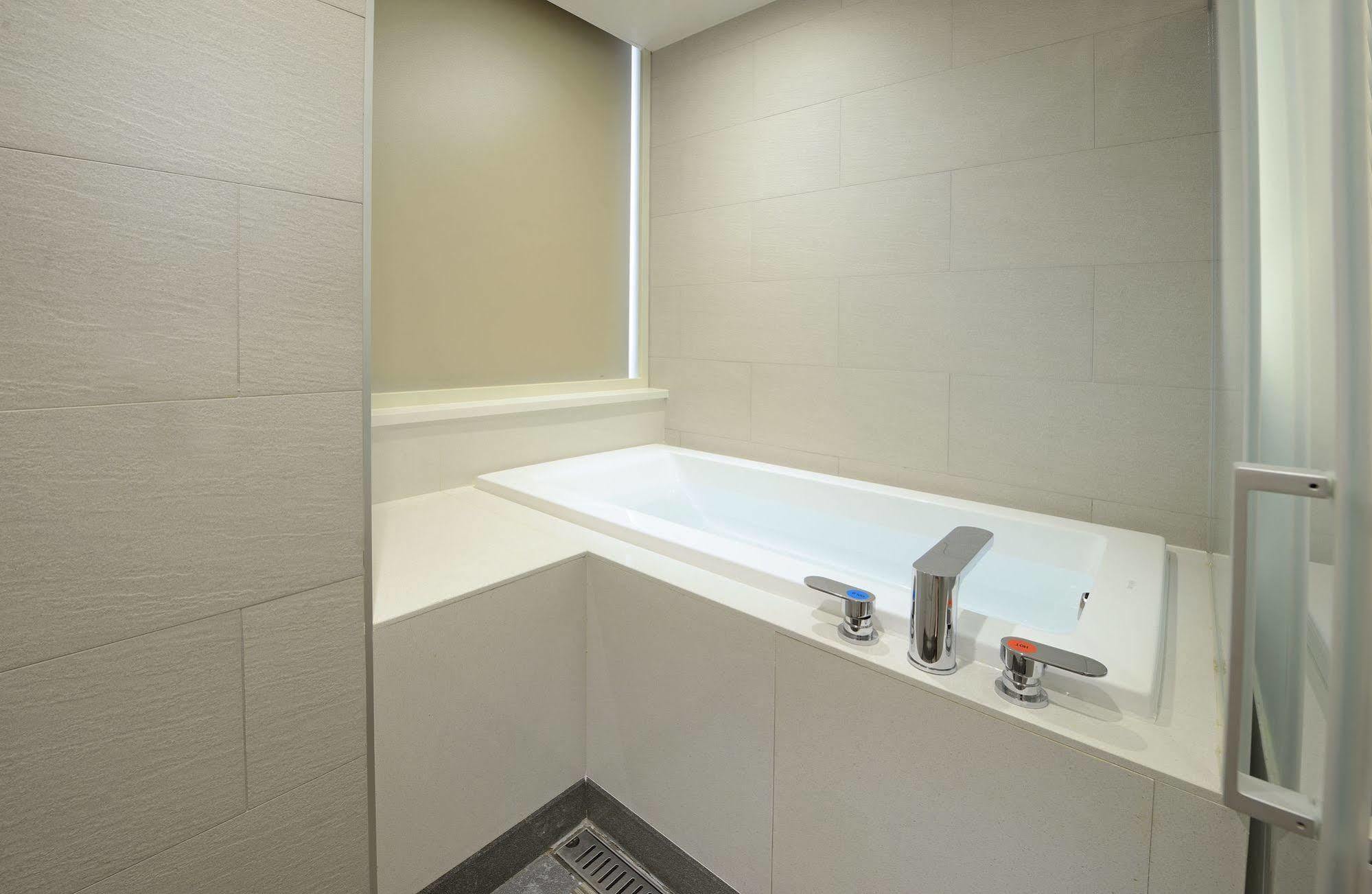 Uinn Business Hotel-Shihlin Tajpej Buitenkant foto