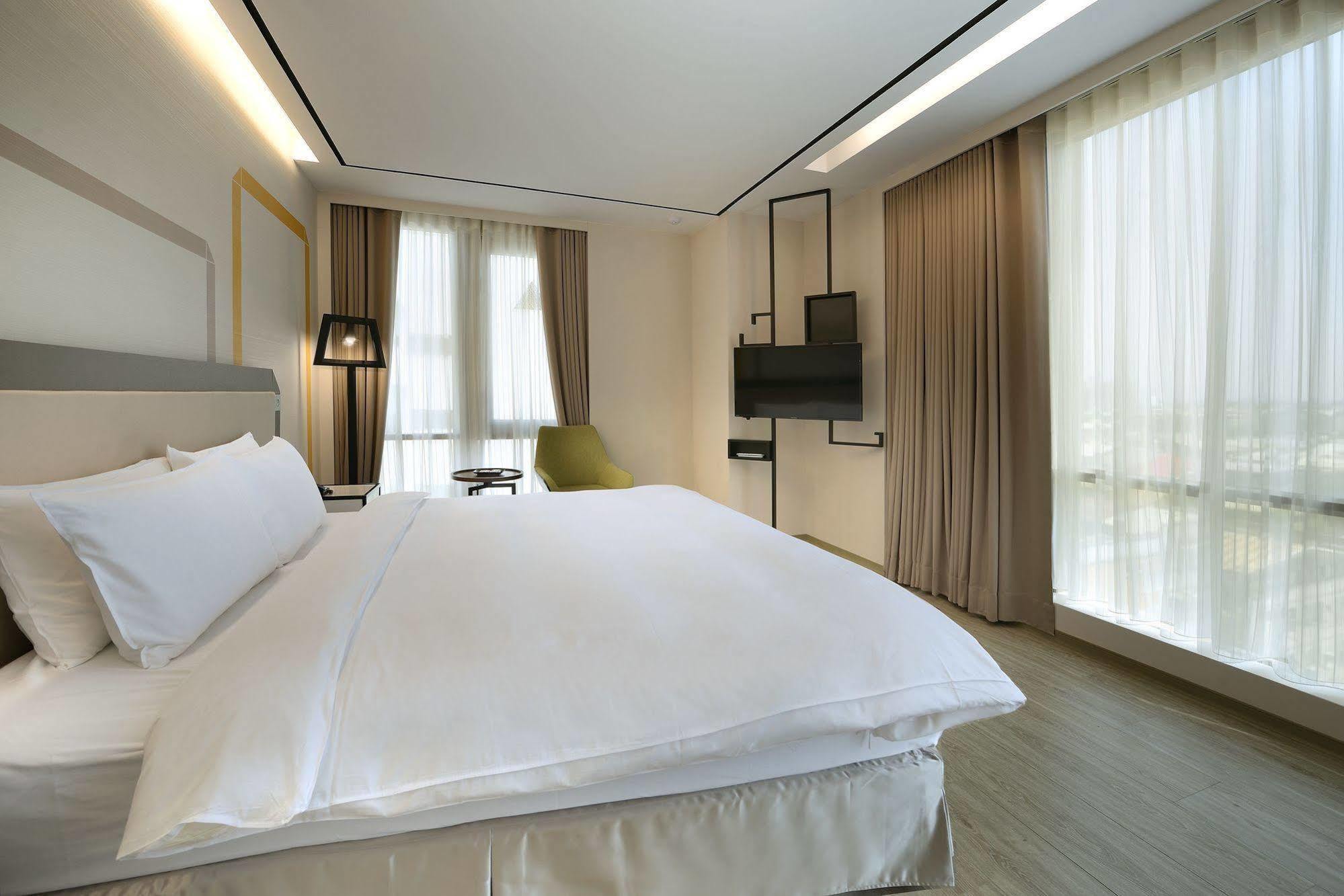 Uinn Business Hotel-Shihlin Tajpej Buitenkant foto